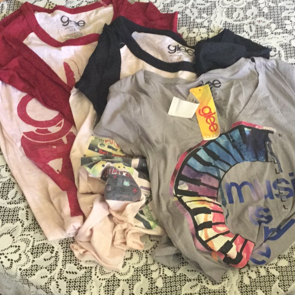 3 GLEE Tees Size L  (B8)